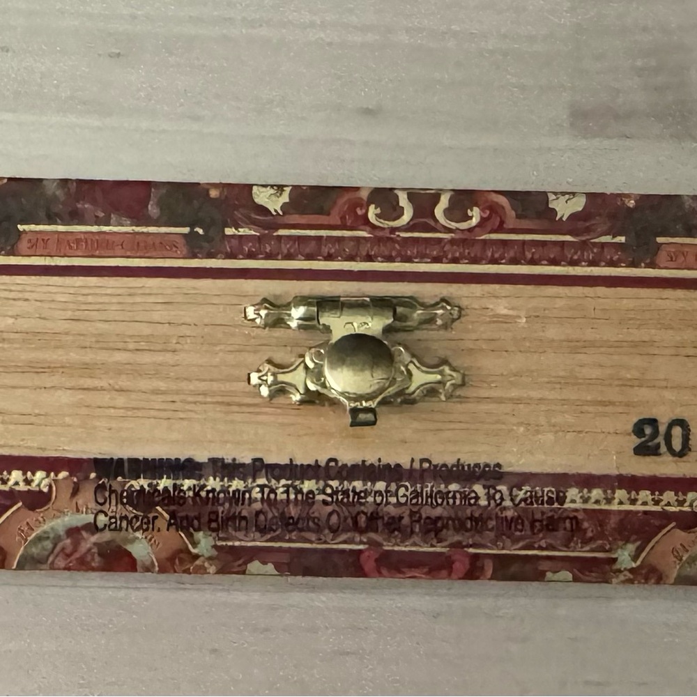 Tobacco box - Picture 3 of 3